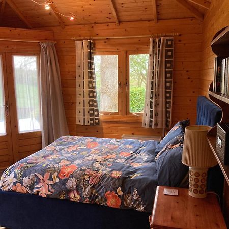 Exclusive 2 Bedroom Apartment With Summer House And Hot Tub Daventry Luaran gambar