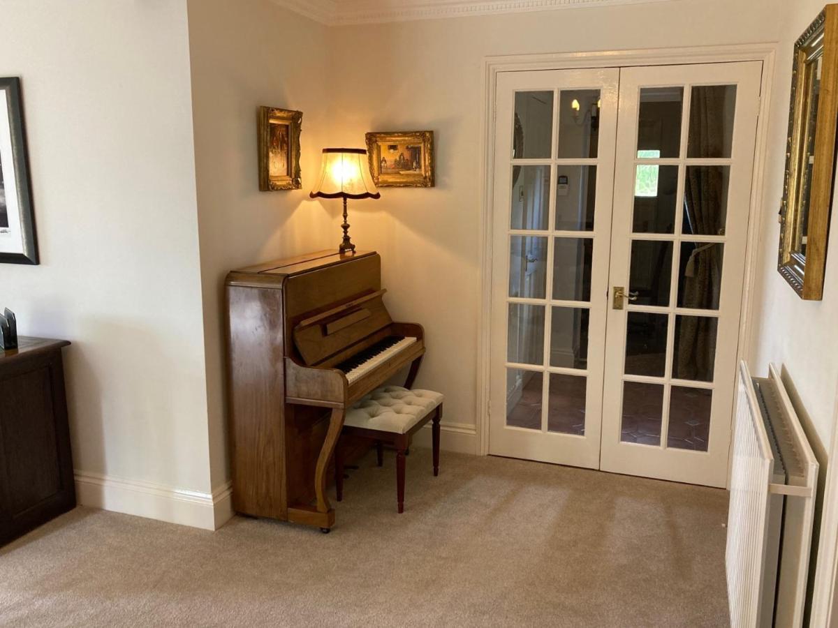 Exclusive 2 Bedroom Apartment With Summer House And Hot Tub Daventry Luaran gambar