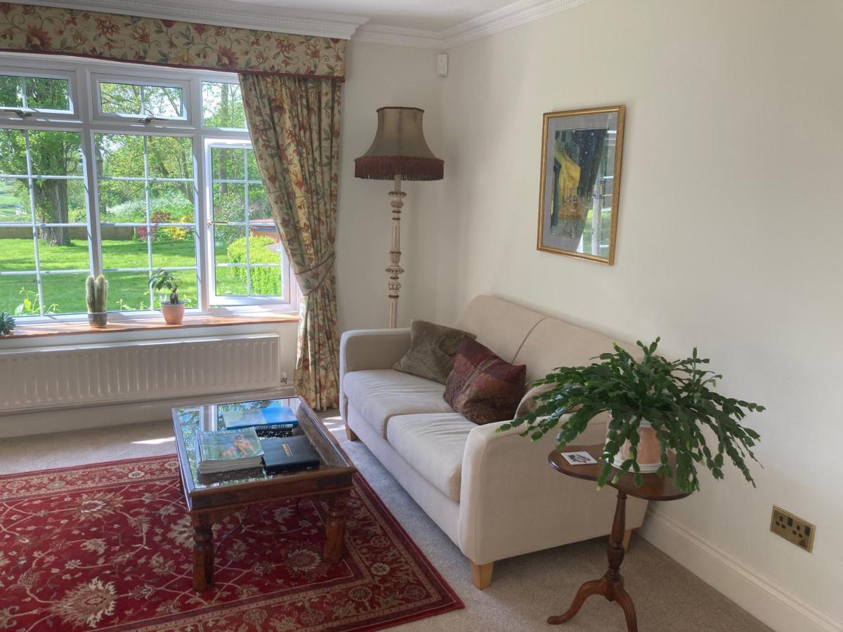 Exclusive 2 Bedroom Apartment With Summer House And Hot Tub Daventry Luaran gambar