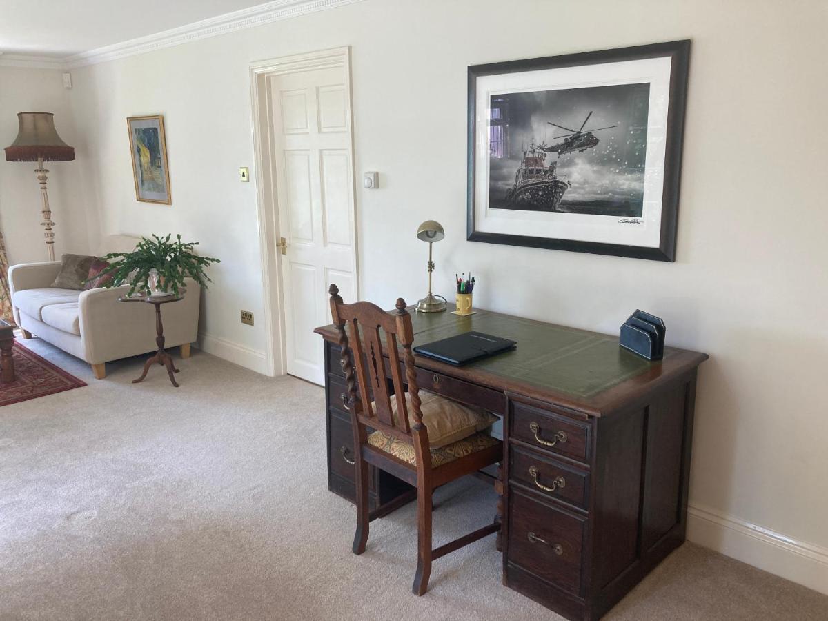 Exclusive 2 Bedroom Apartment With Summer House And Hot Tub Daventry Luaran gambar