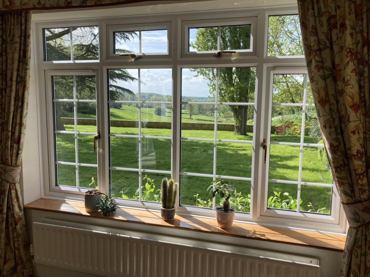 Exclusive 2 Bedroom Apartment With Summer House And Hot Tub Daventry Luaran gambar
