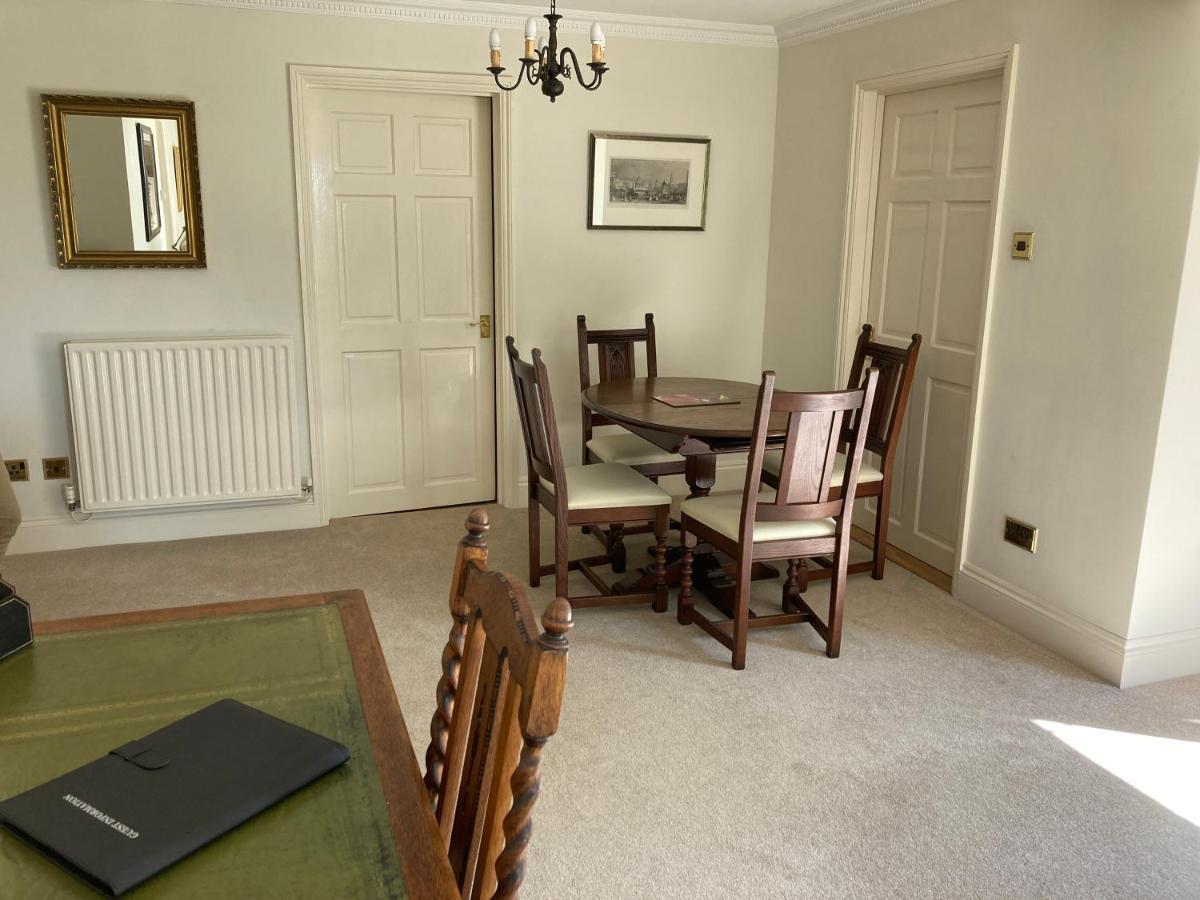 Exclusive 2 Bedroom Apartment With Summer House And Hot Tub Daventry Luaran gambar