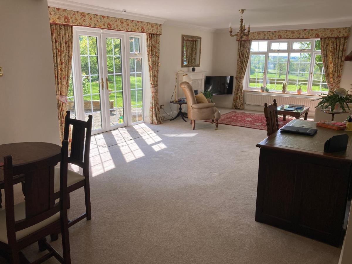 Exclusive 2 Bedroom Apartment With Summer House And Hot Tub Daventry Luaran gambar