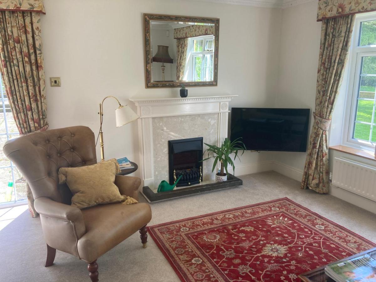 Exclusive 2 Bedroom Apartment With Summer House And Hot Tub Daventry Luaran gambar