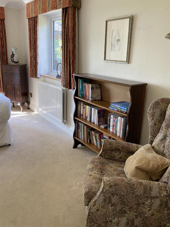 Exclusive 2 Bedroom Apartment With Summer House And Hot Tub Daventry Luaran gambar