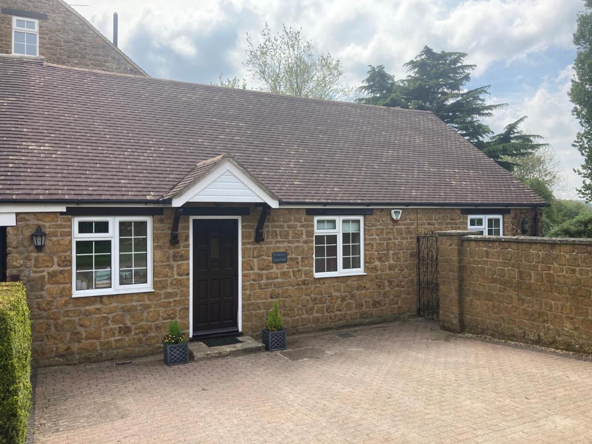 Exclusive 2 Bedroom Apartment With Summer House And Hot Tub Daventry Luaran gambar