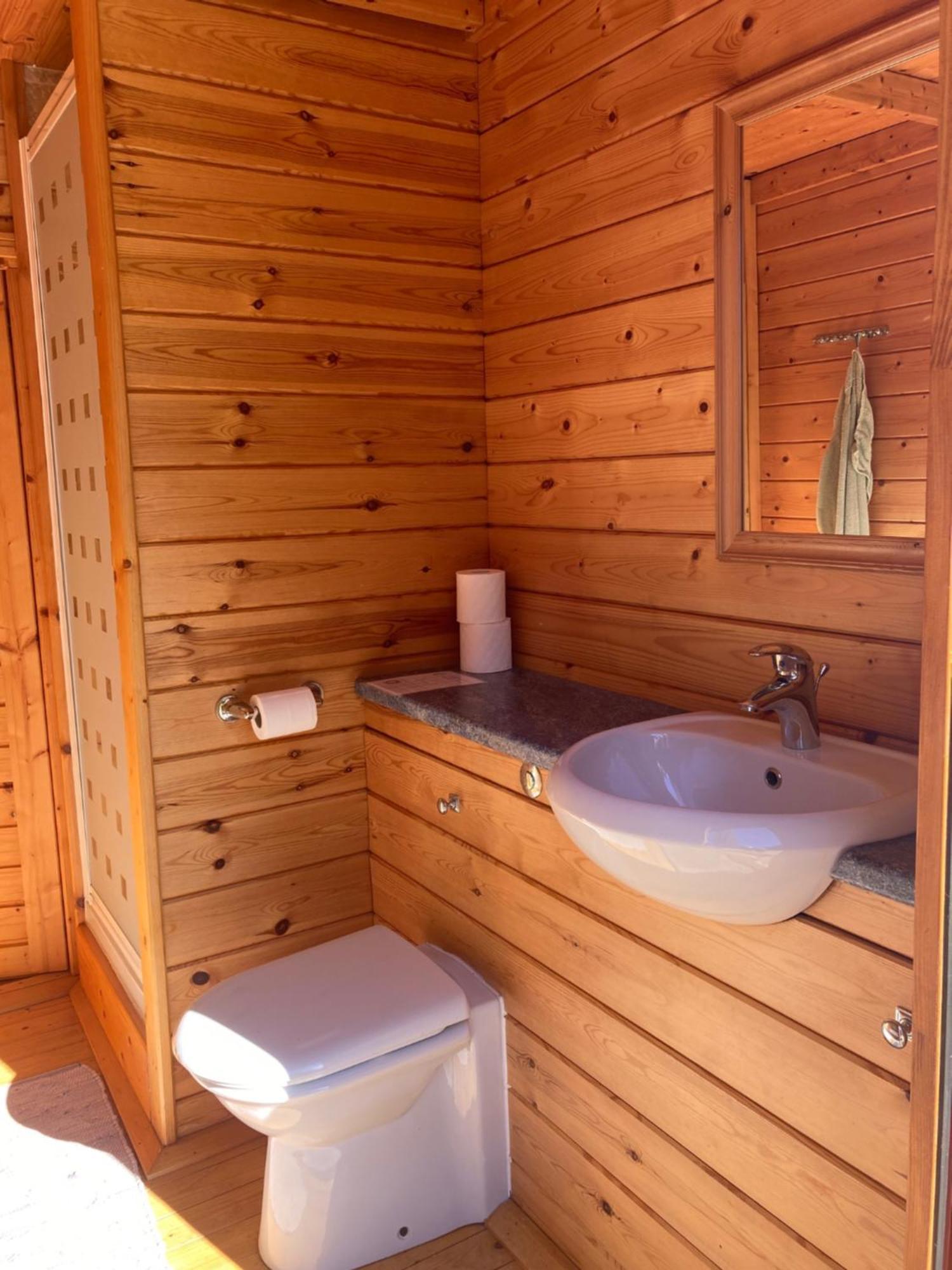 Exclusive 2 Bedroom Apartment With Summer House And Hot Tub Daventry Luaran gambar