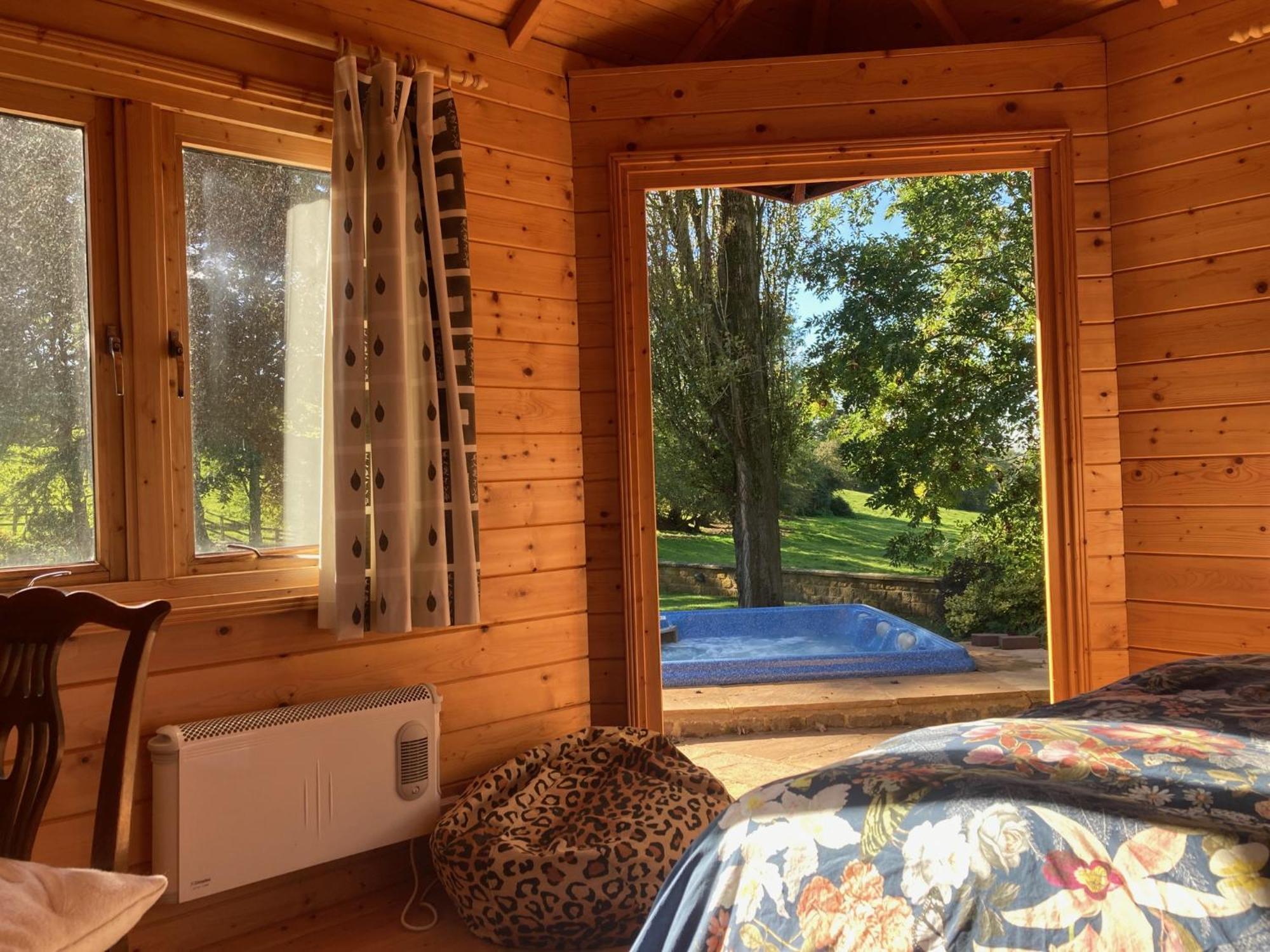 Exclusive 2 Bedroom Apartment With Summer House And Hot Tub Daventry Luaran gambar