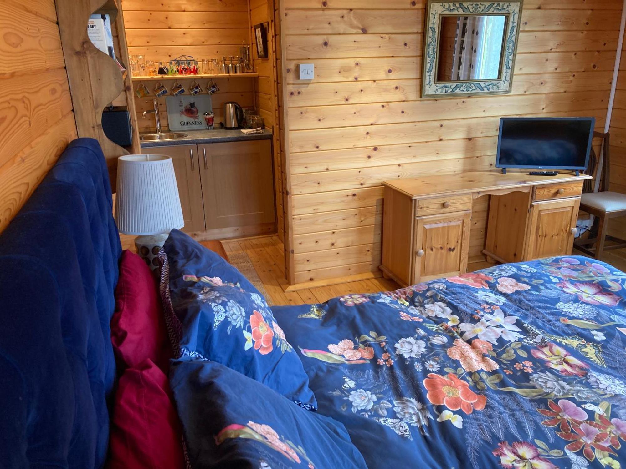 Exclusive 2 Bedroom Apartment With Summer House And Hot Tub Daventry Luaran gambar